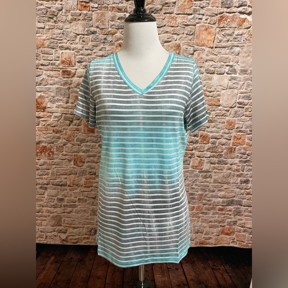 NWT Lot of 3 Short Sleeve V-Neck Tops XS - Picture 6 of 8